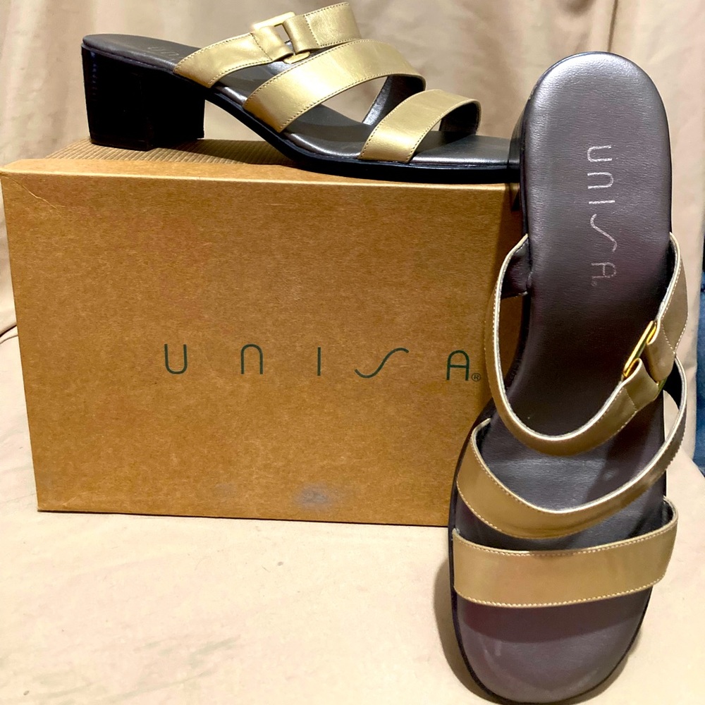 New Unisa Three Strap Gold Slip On Leather Sandals Size 8 1/2